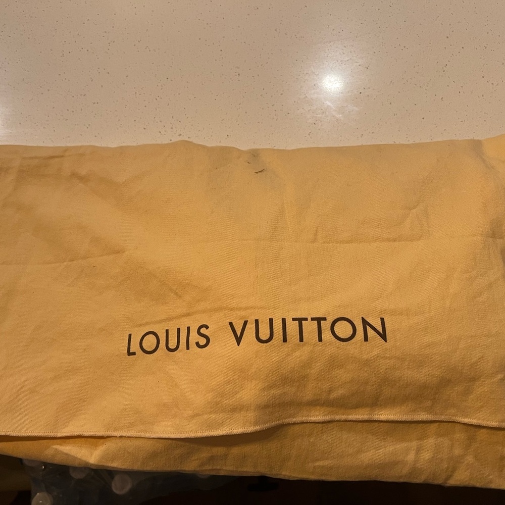 Lv crossbody with strap - Picture 6 of 6